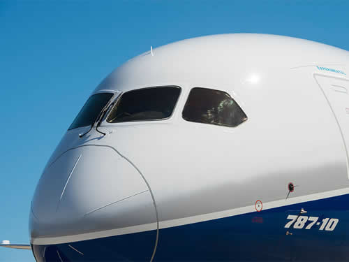 Boeing 787-10 Dreamliner cockpit view